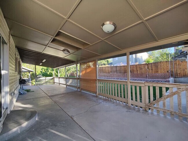 Building Photo - 16456 E Kentucky Ave