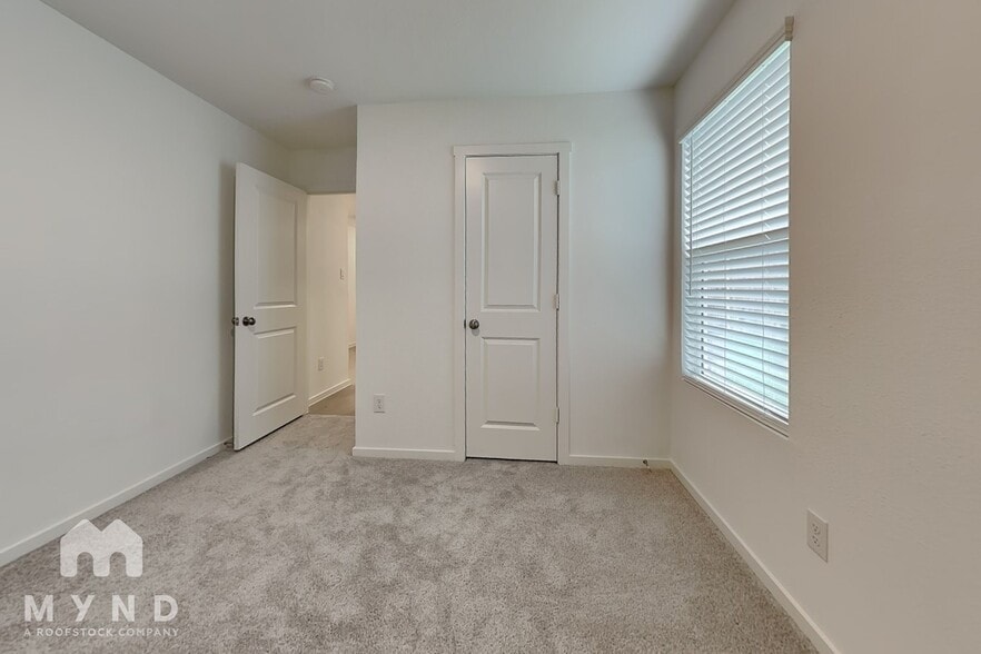 Building Photo - 1824 Javelina St