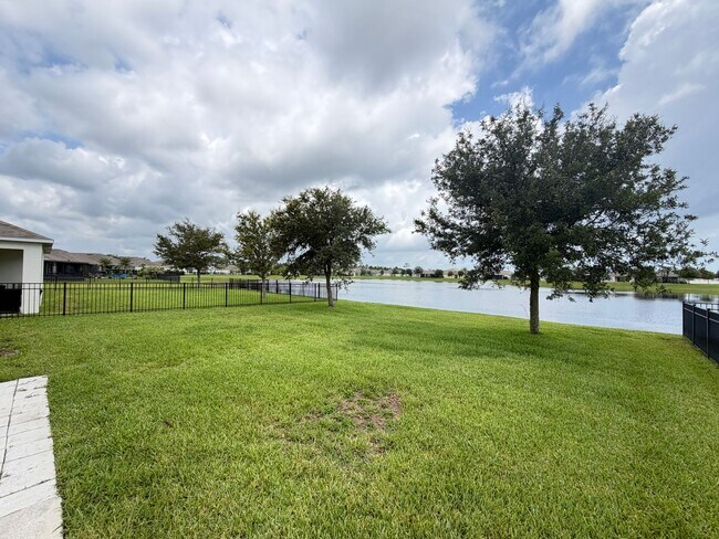 Building Photo - Fantastic 4 Bedroom, 2 Bathroom Home in New Smyrna Beach!!