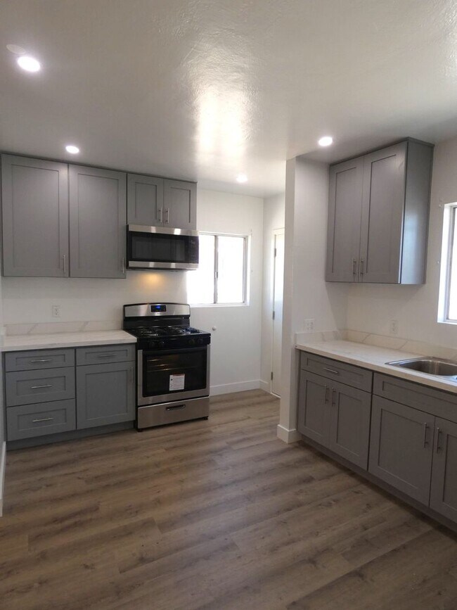 Building Photo - ***COMING SOON***$500 OFF 1ST MONTH*** SPA...