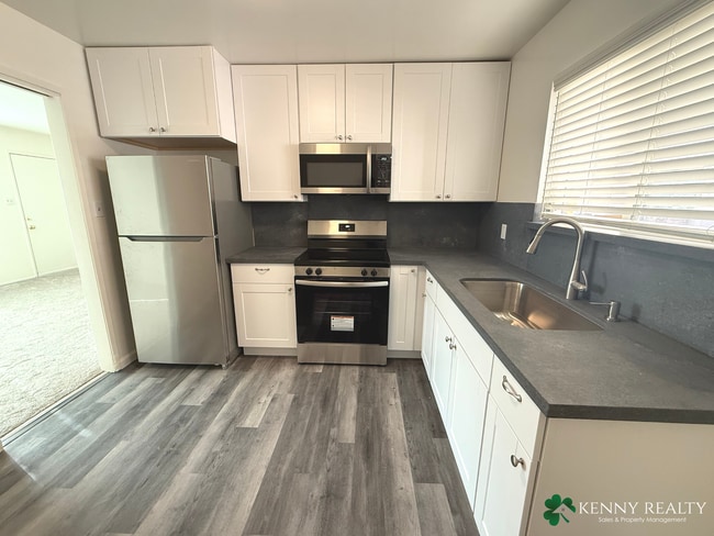 Building Photo - Fully Remodeled 3BR/1.5BA Duplex Unit w/ Garage in South San Francisco