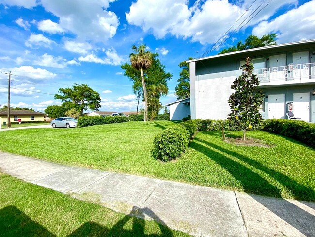 Building Photo - 37280 Okeechobee Ave
