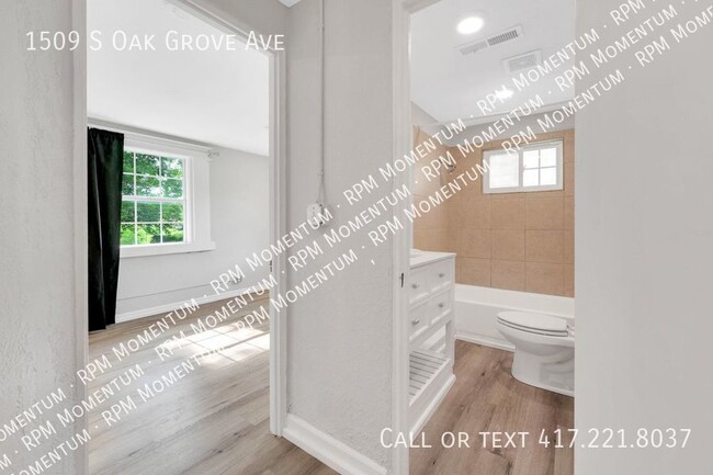 Building Photo - CUTE 2BED/1BATH MIDTOWN HOME - NEAR OAK GR...