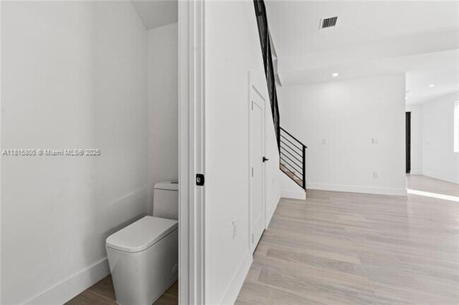 Building Photo - 740 NW 24th Ct