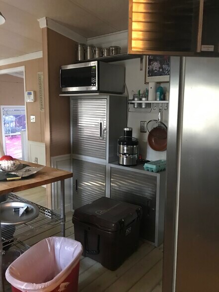 Kitchen. Lots of storage. SS Fridge. Butcher block Kitchen cart. - 3000 Clarcona Road
