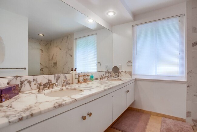 Building Photo - Modern Ocean View Home in La Jolla 4 Bed, 3 Bath