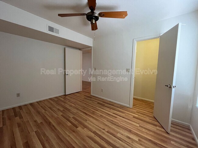 Building Photo - 10610 S 48th St