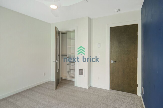 Building Photo - 3 BED & 3 BATH TOWNHOUSE FOR RENT