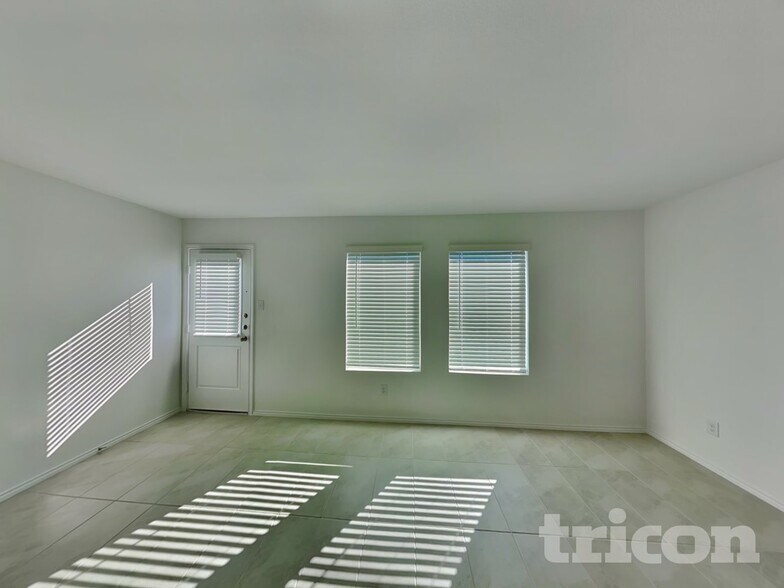 Building Photo - 1793 Courage Crk