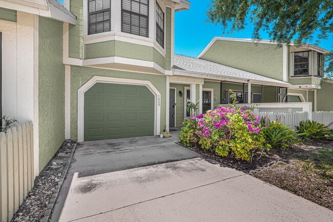 Building Photo - 1550 SE Dewberry Ct