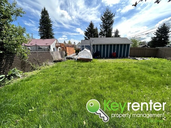 Building Photo - Tacoma Gardeners Dream 2Bed/1Bath
