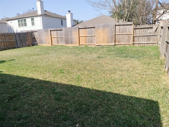 Building Photo - 14930 Sugarhollow Dr