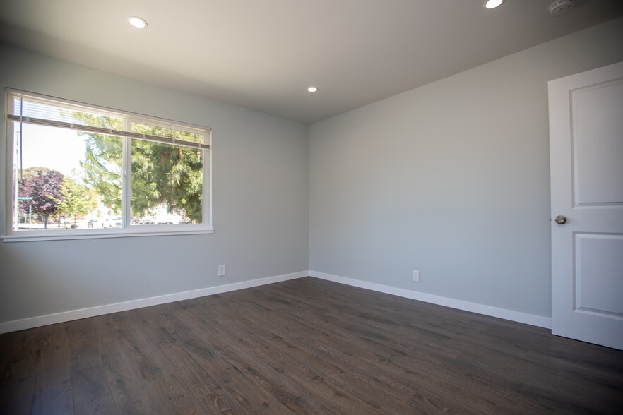 Building Photo - 2103 S Delaware St