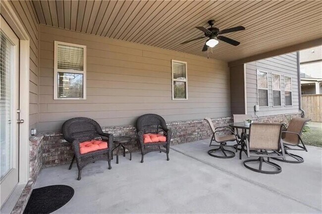 Building Photo - 1440 Dahlia Dr