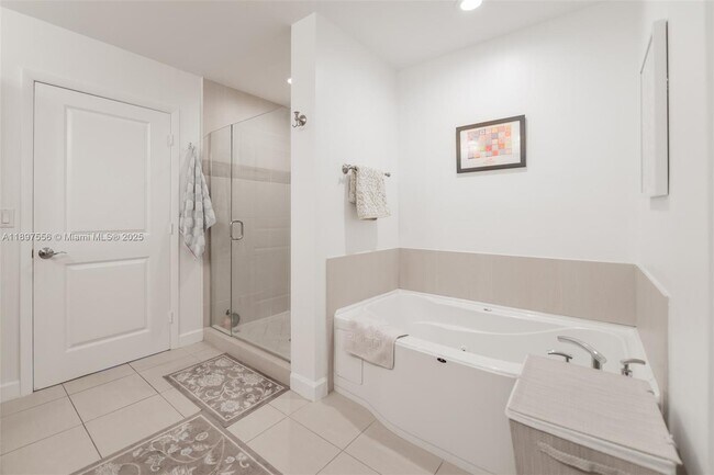 Building Photo - 1945 S Ocean Dr