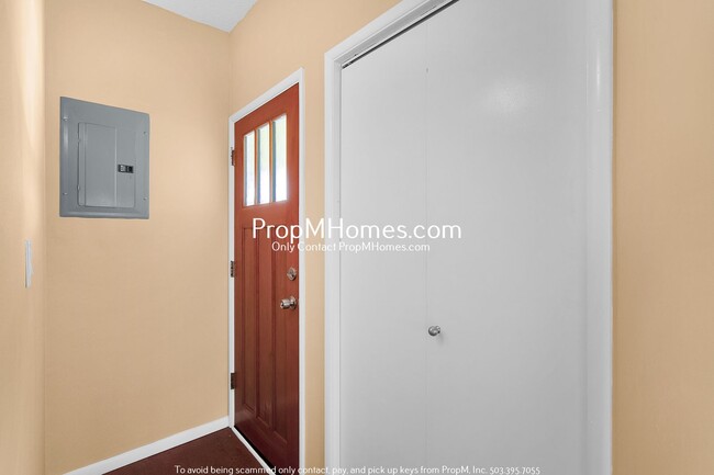 Building Photo - Beautiful Two Bedroom Apartment on Rosemon...