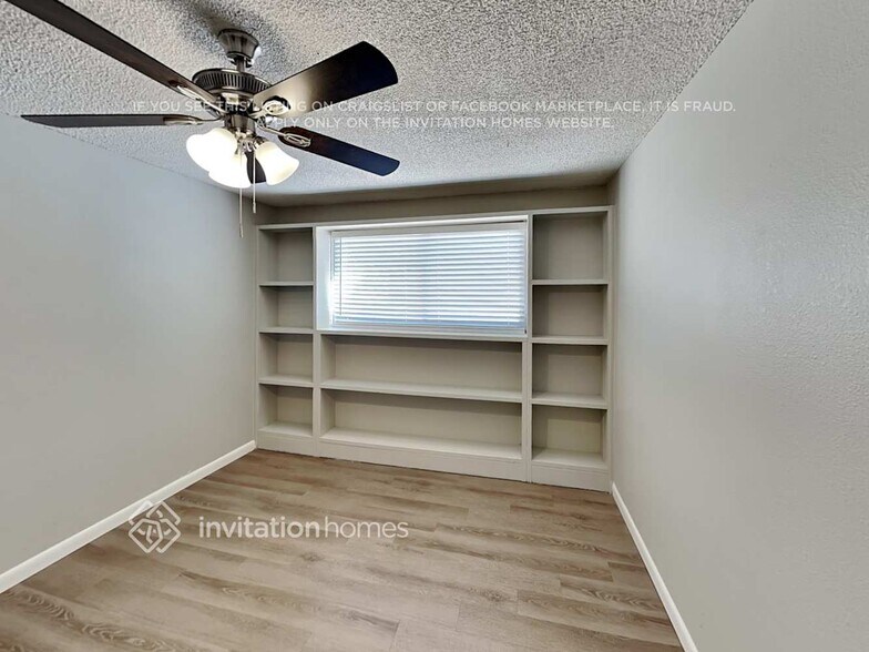 Building Photo - 4033 W San Juan Ave