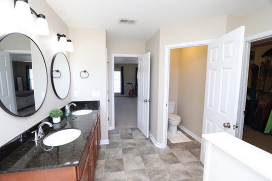 Building Photo - 3260 Matthews Dr