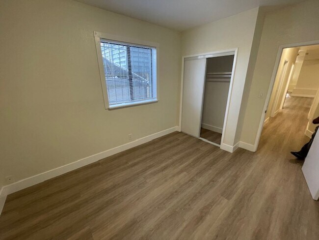 Building Photo - 1946 E 20th St