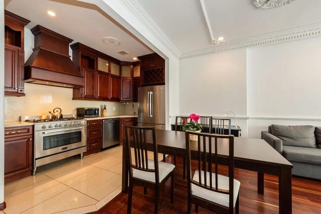 Building Photo - 475 W 146th St
