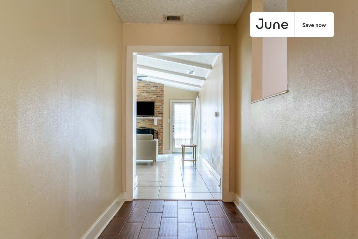 Building Photo - 9104 Quail Creek Dr