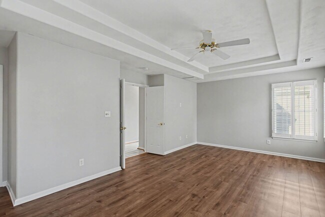 Building Photo - First Floor Primary in Waterford