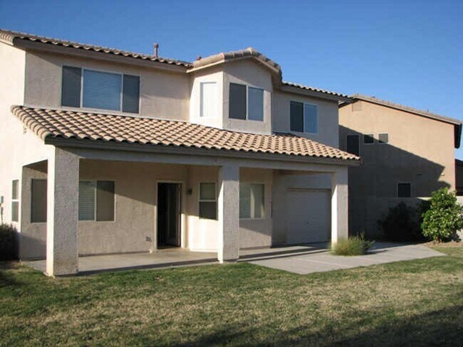 Building Photo - ++HALF MONTH FREE RENT ++ Gorgeous 4 Bed 3 Car garage home in North Peoria