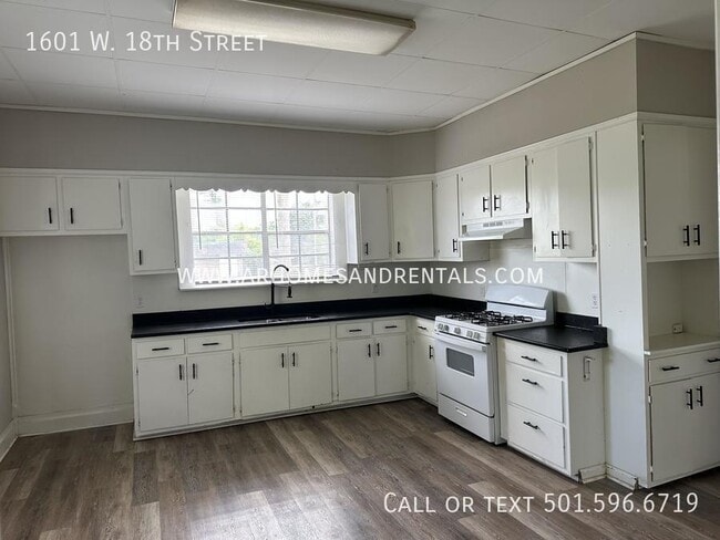 Building Photo - 1601 W 18th St
