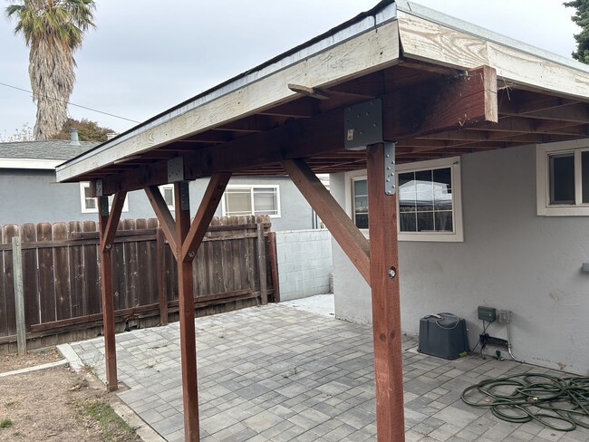 Building Photo - 1439 Dennis Ave
