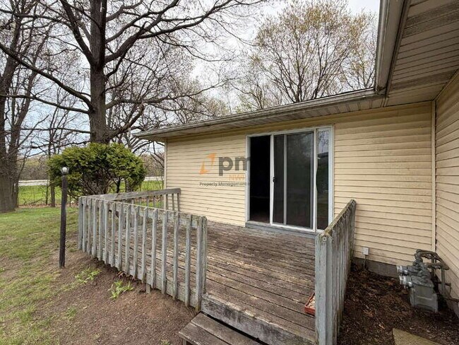 Building Photo - 5372-5372 Plaza Ave