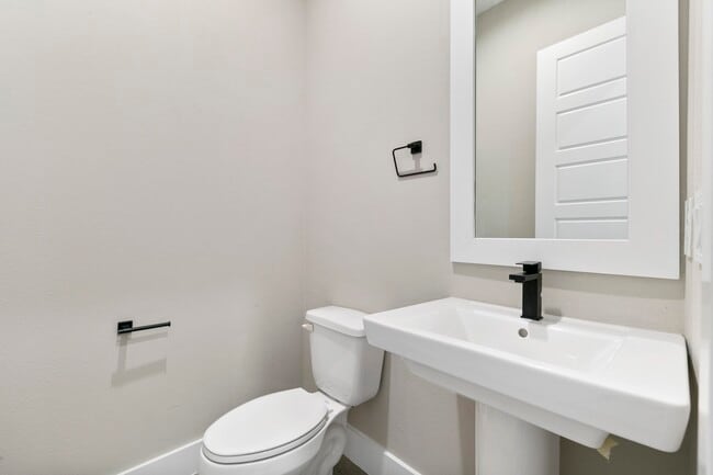 Building Photo - 5214 Pinemont Creek Ln