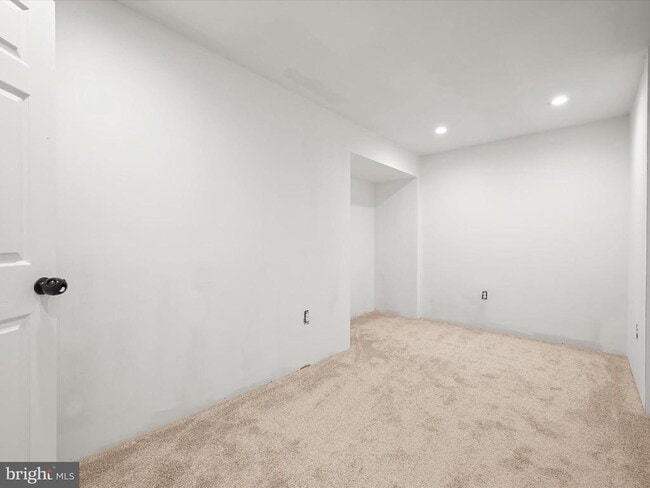 Building Photo - 8806 Admiral Dr