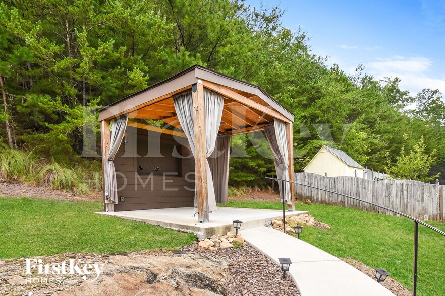 Building Photo - 1064 Whispering Woods Dr