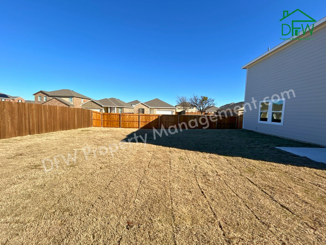 Building Photo - Spacious 5-Bedroom Home with Modern Upgrad...