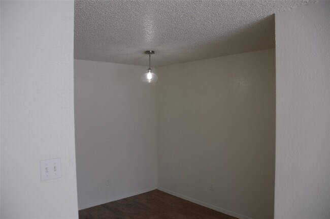 Building Photo - 448 N Joekel Ave