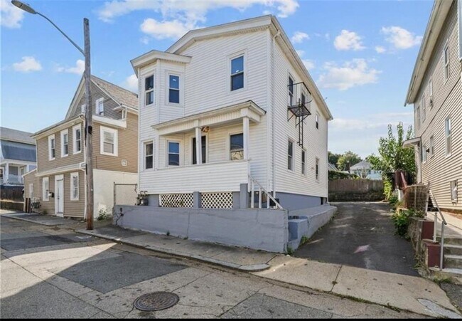 Primary Photo - 17 What Cheer Ave