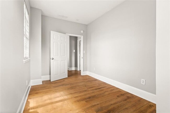 Building Photo - 66 Weyman Ave SW