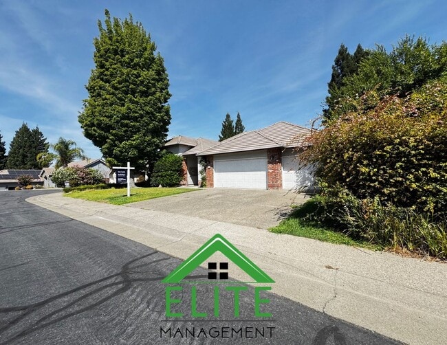 Building Photo - **Stunning Custom Home with Solar and Pool in Prestigious Granite Bay Neighborhood**