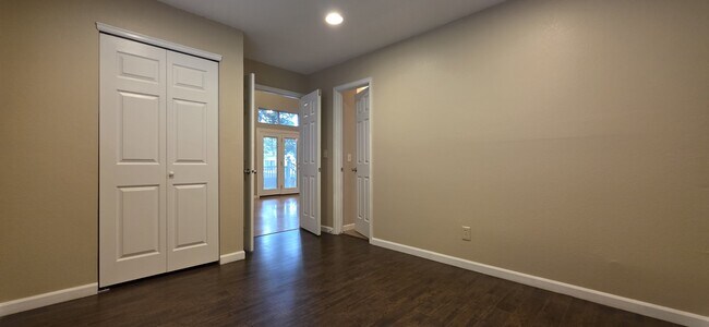 Building Photo - 572 W Jamison Pl