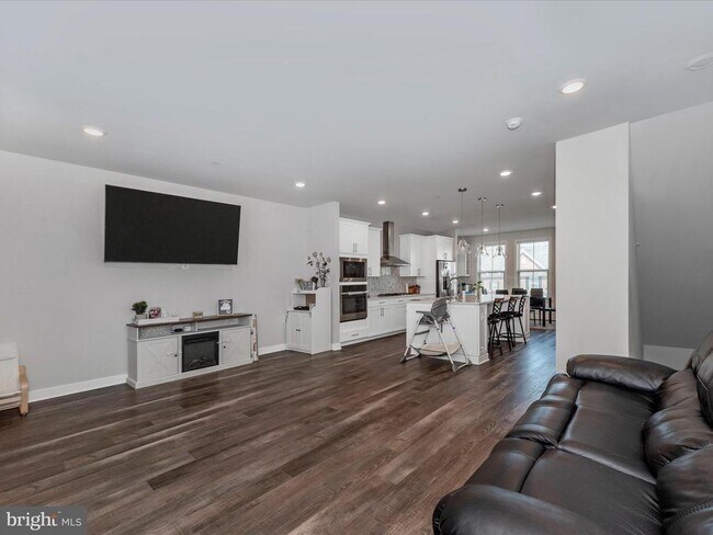 Building Photo - 11115 Hazelnut Ln
