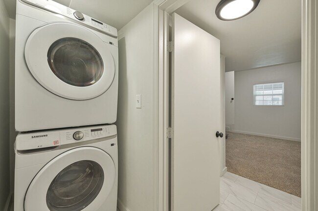 Building Photo - 1125 SW 47th St