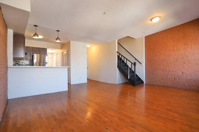 Building Photo - 37 Harmon St