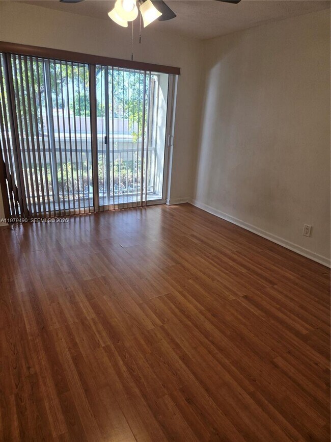 Building Photo - 6252 Highland Ct