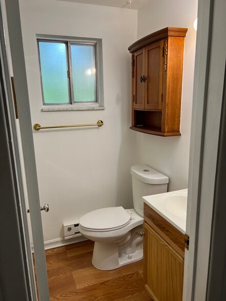 Bathroom - 2612 Louisiana Ave