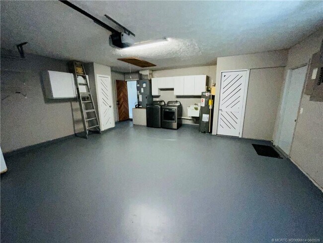 Building Photo - 1634 SW Gemini Ln