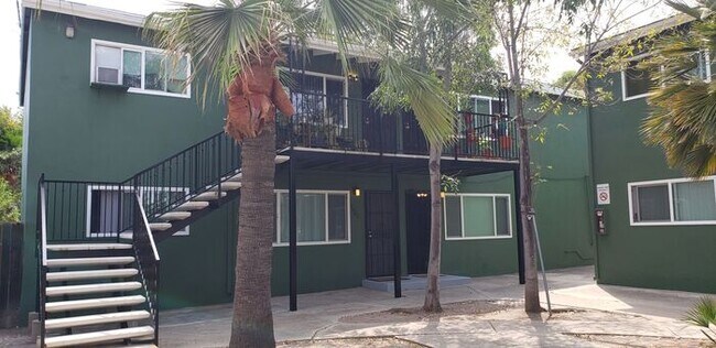 Building Photo - $1000 REBATE!! Delightful La Mesa 2BR/1BA in Small Complex