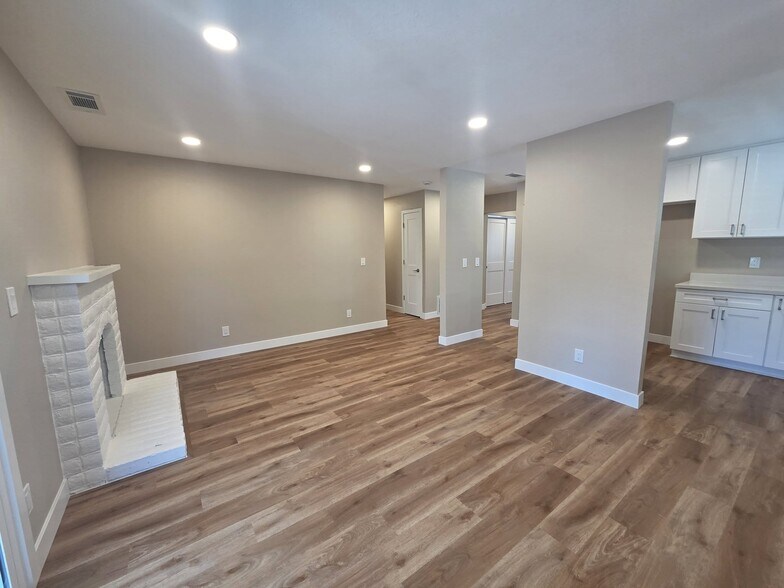 Building Photo - 1337 Cottonwood Dr