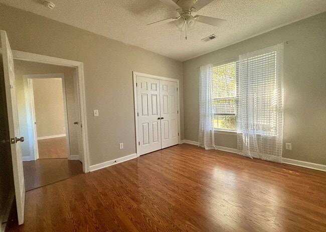 Building Photo - Available June 1st. Gorgeous 3 BR/2 BA Home Available in Desirable Whitney Lakes!