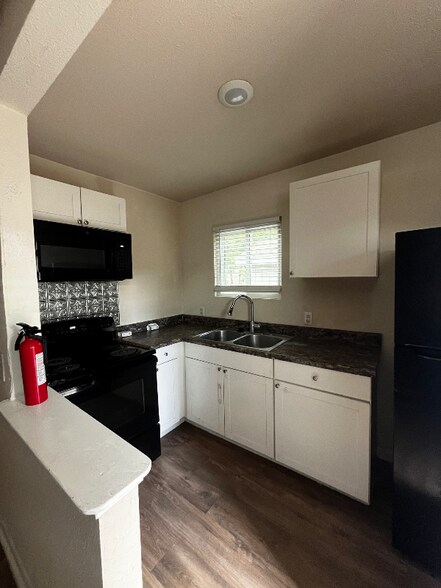 Building Photo - 618 Marchmont Ln