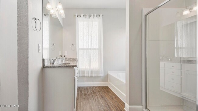 Building Photo - 310 Confidence Wy